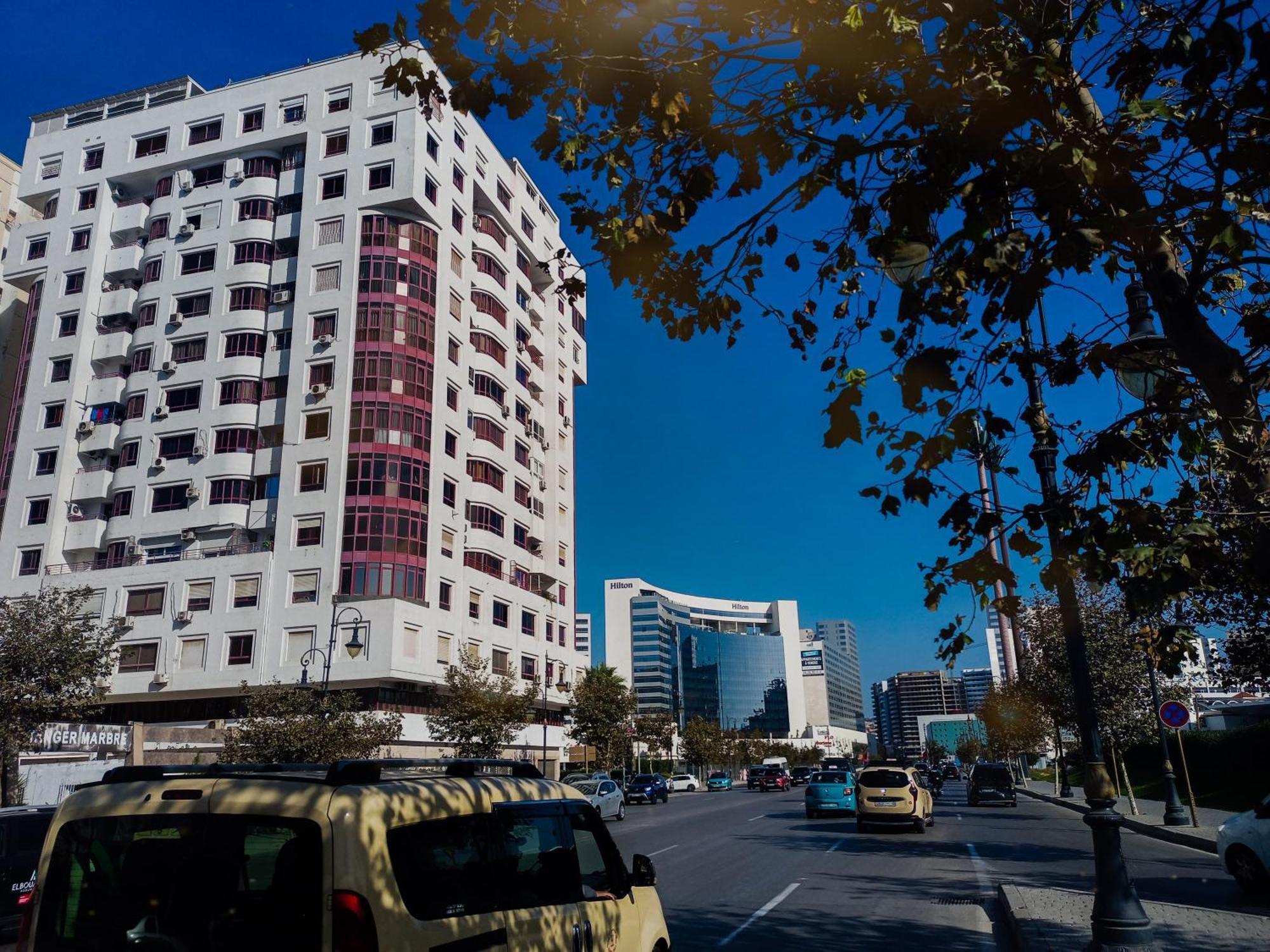 Amazing Appartement " Avec Climatisation " Au Centre Ville En Face Hilton & Gare Train De Tgv De Tanger 2N Tanca Dış mekan fotoğraf
